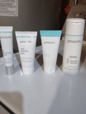 Proactiv Repair 4 Repairing Treatment - White/Light Blue
